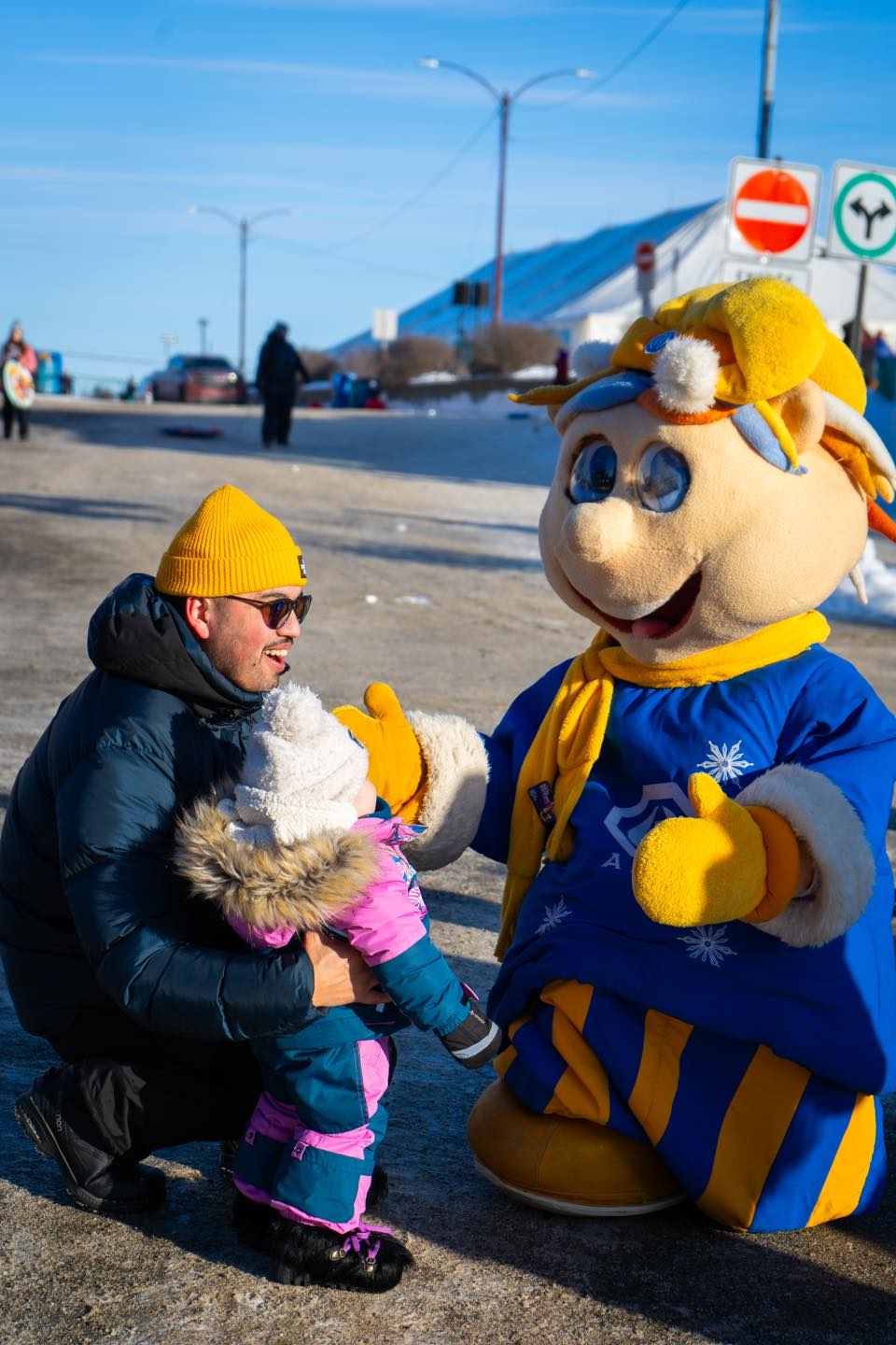 Mascotte avec une famille