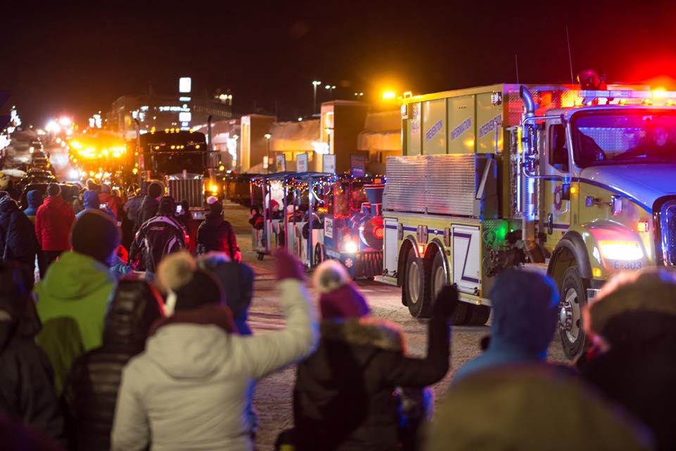 Parade avec camion de pompier